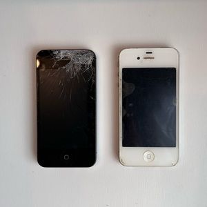 2 iPhone 4’s model A1349 - Black and White